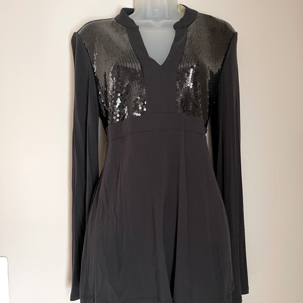 NWT Macys INC Black Elegant Sequin V-Neck Top M